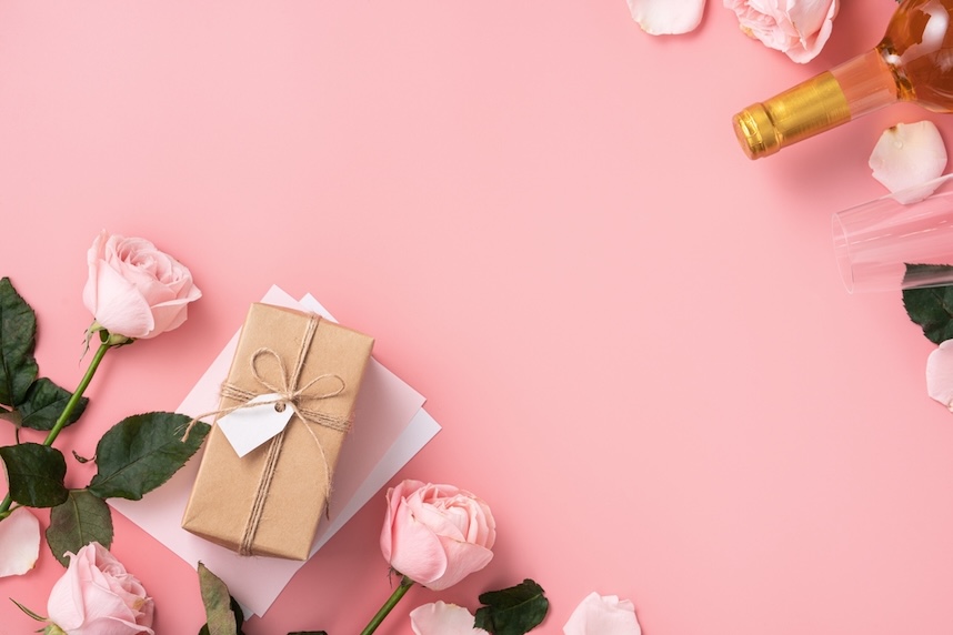 Muttertag: Ein Glas italienischer Wein als Geschenk von Herzen